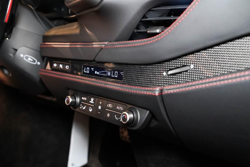 Ferrari F8 2021 фото 10