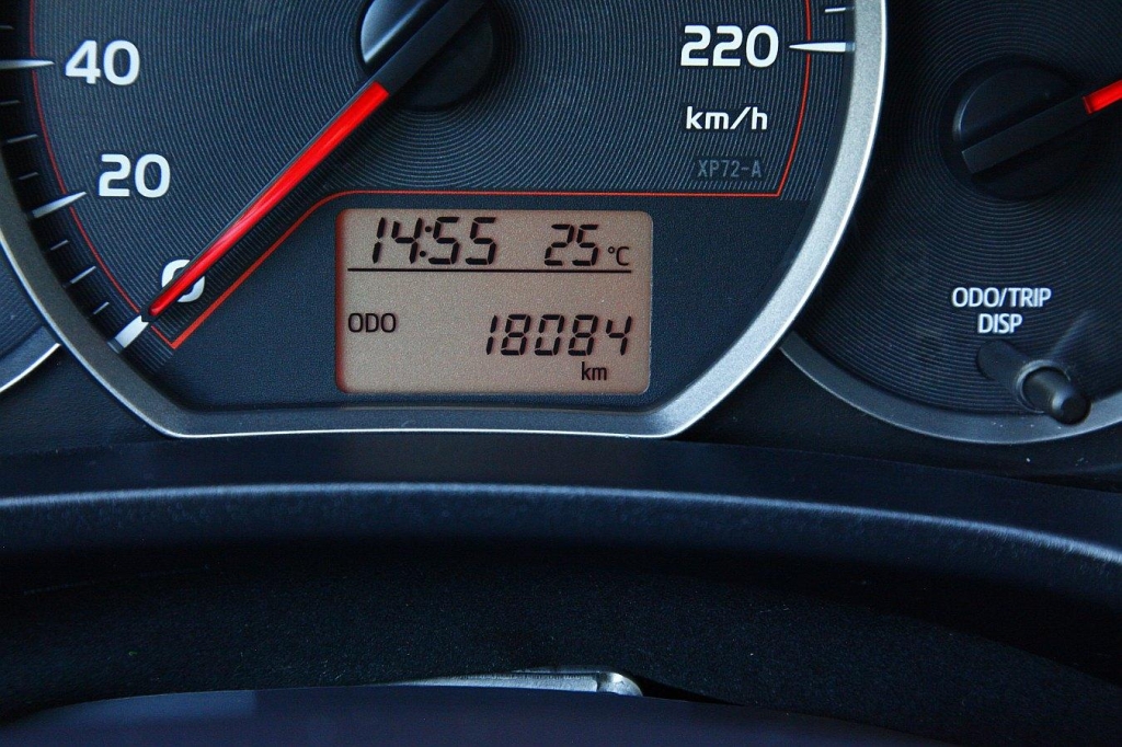 Toyota Yaris 2012 фото 3