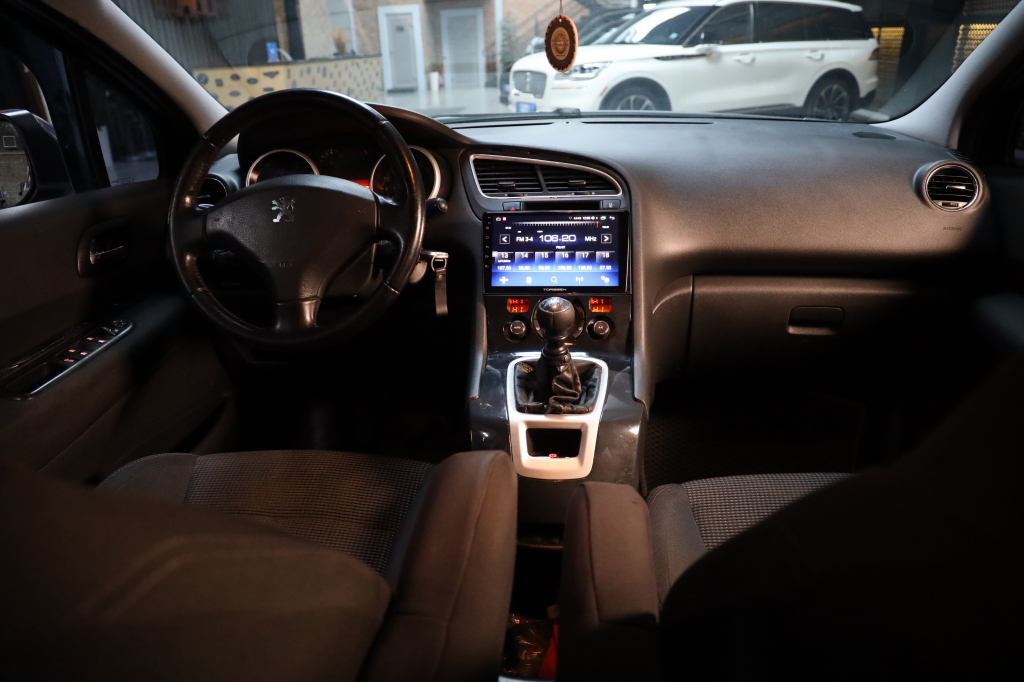 Peugeot 5008 2010 photo 36