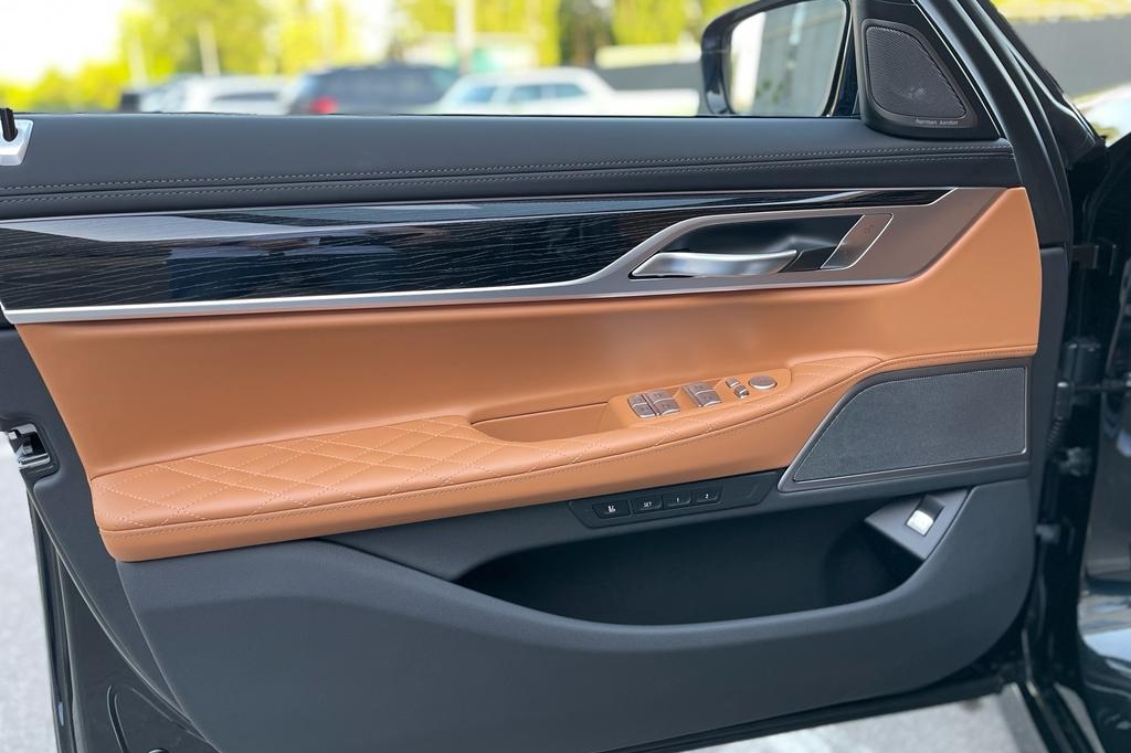 BMW 760 Long XDrive 2022 photo 13