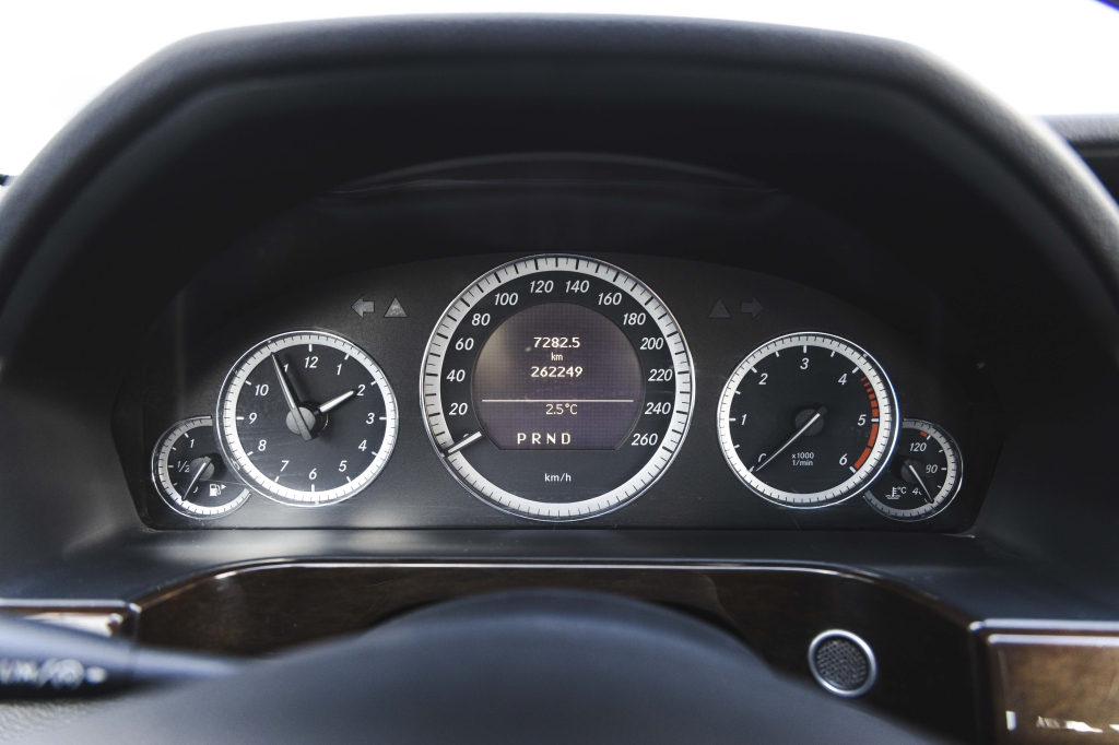 Mercedes-Benz E-Class 2010 фото 24