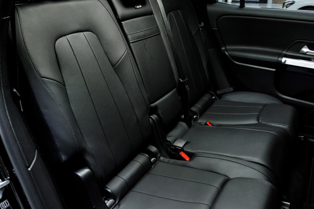 Mercedes-Benz GLB-Class 250 2020 photo 18