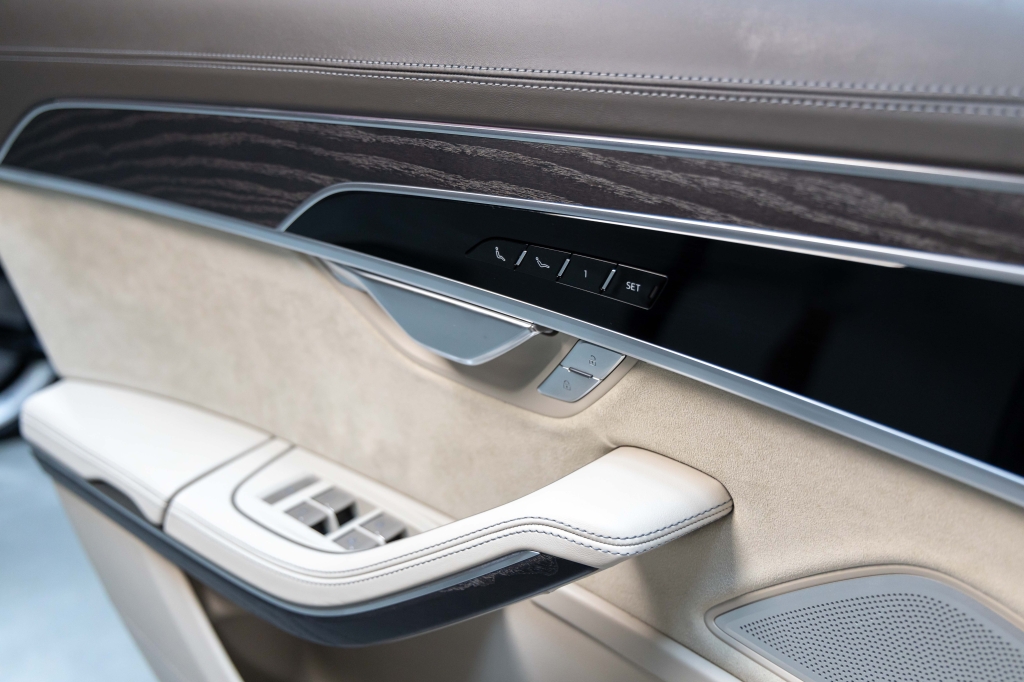 Audi A8 L 2018 фото 37