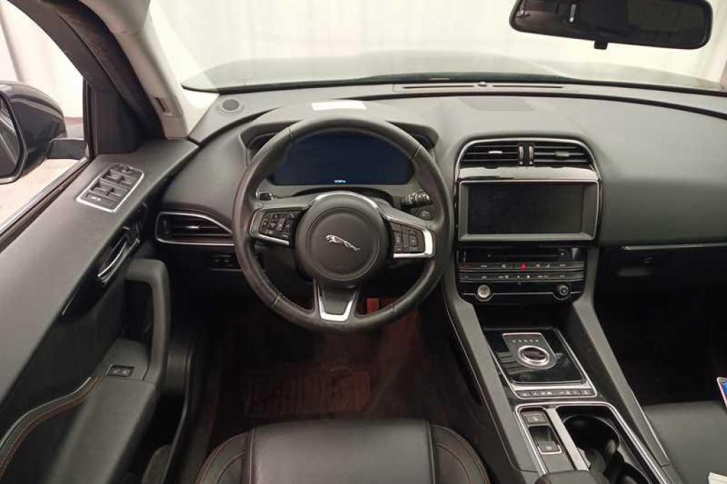 Jaguar F-Pace 2018 фото 5