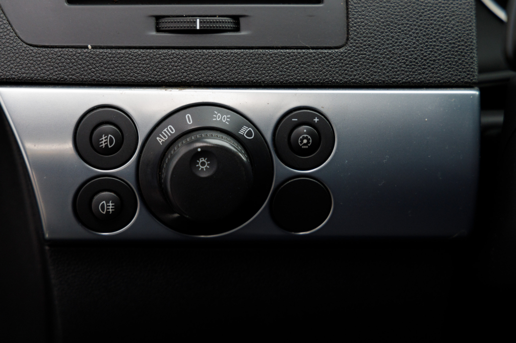 Opel Astra H фото 9