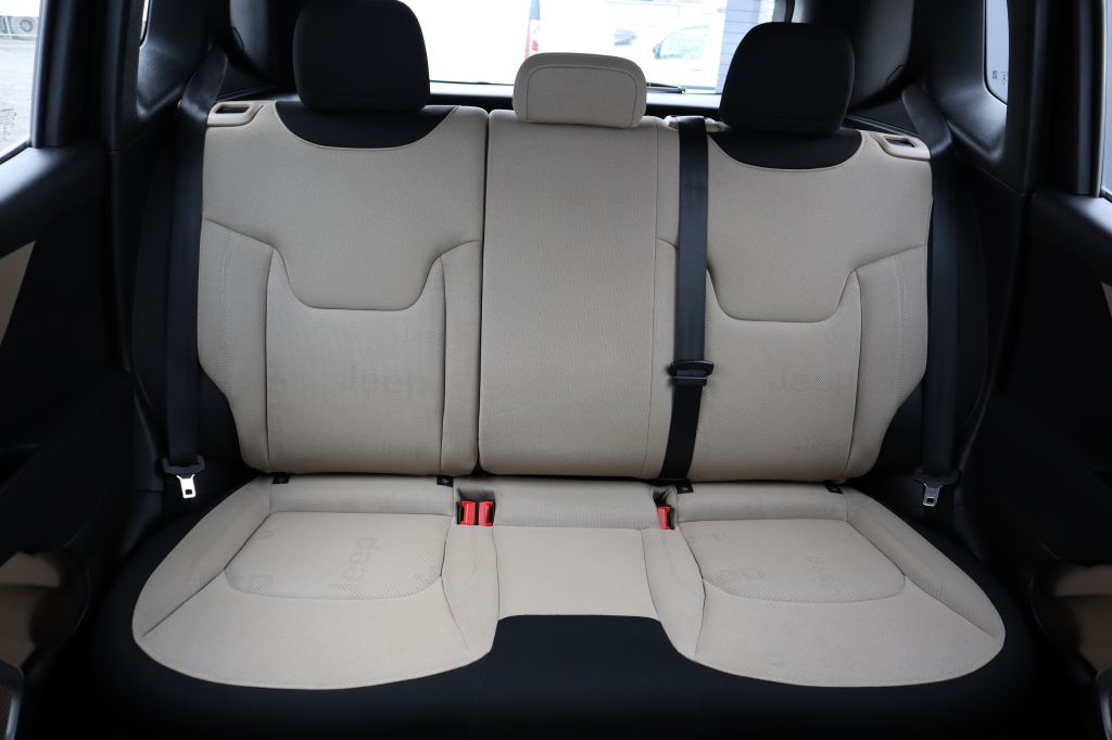 Jeep Renegade Sport 4x4 photo 19