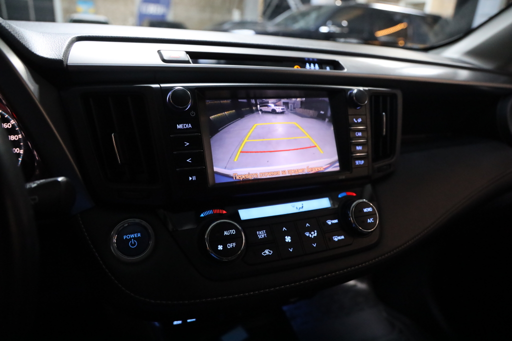 Toyota RAV4 2017 фото 42
