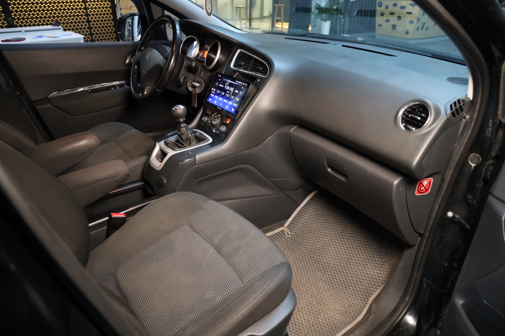 Peugeot 5008 2010 photo 23