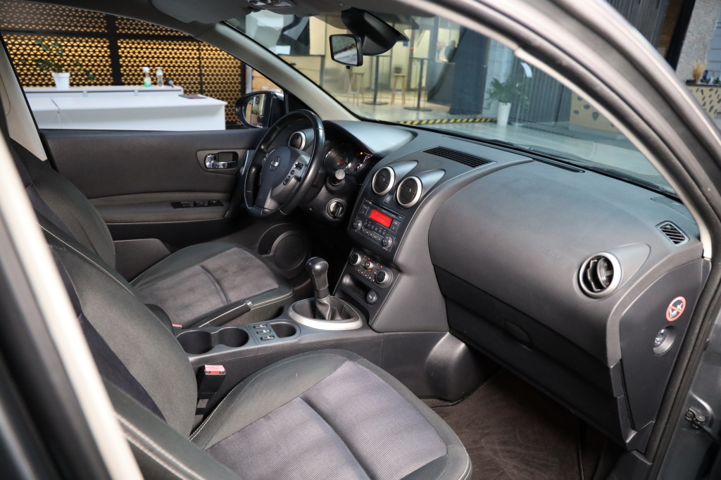 Nissan Qashqai 1.6 2013 фото 17