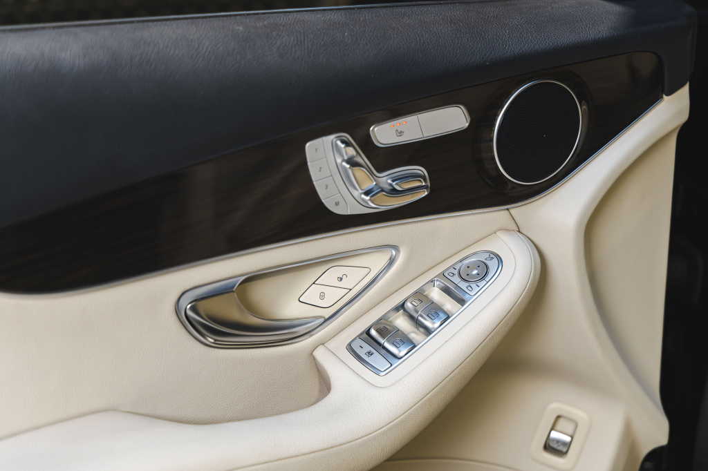 Mercedes-Benz GLC-Class 300 2016 photo 23