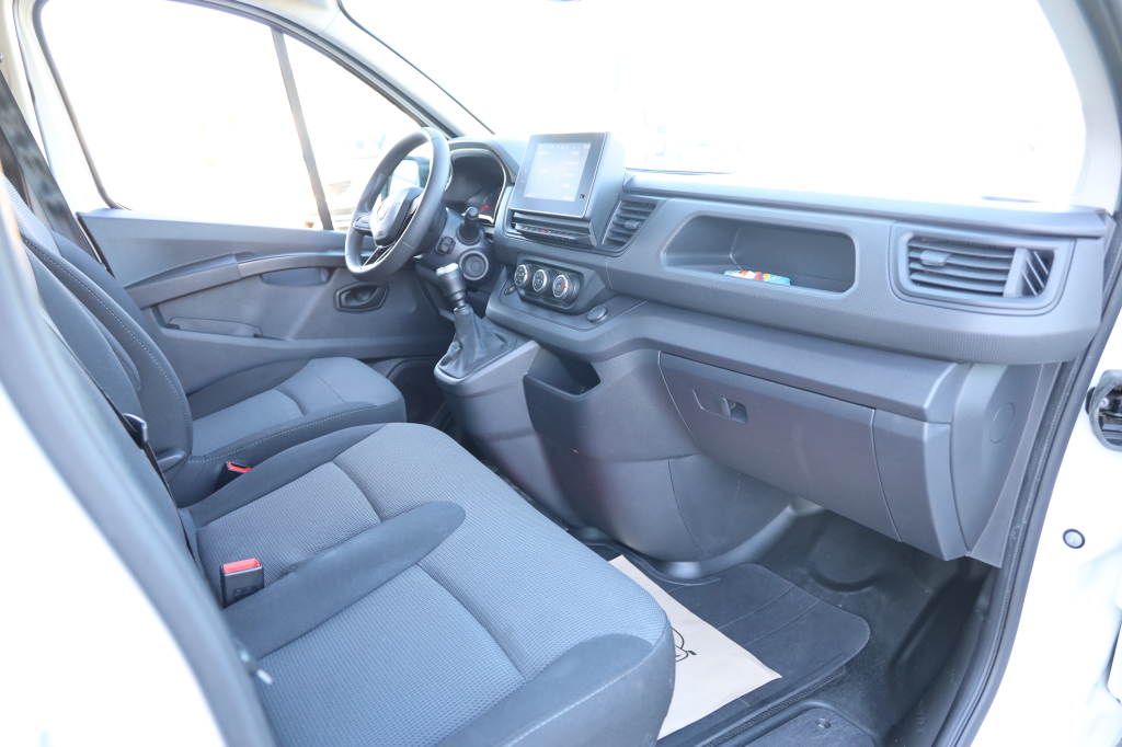 Renault Trafic 2023 фото 22