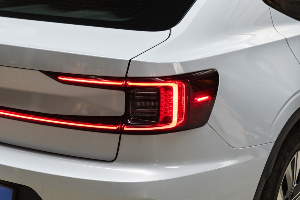 Polestar 2 2022 фото 6