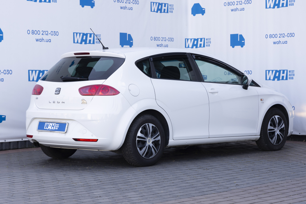 SEAT Leon 2011 фото 4