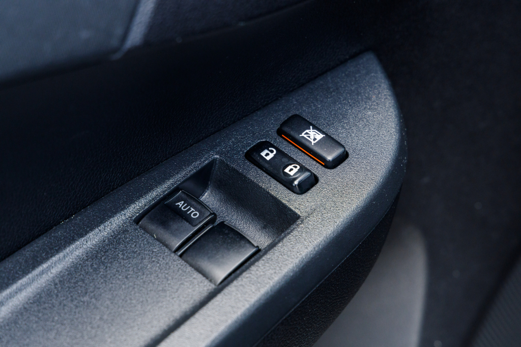 Subaru Trezia 2012 фото 8