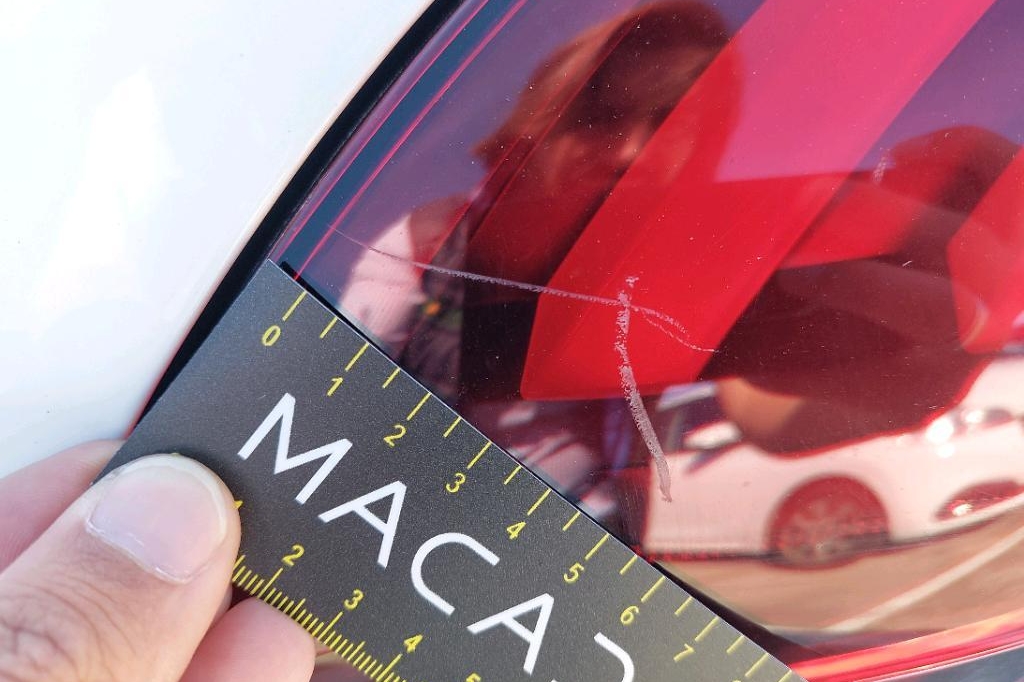 Peugeot 208 2017 фото 14