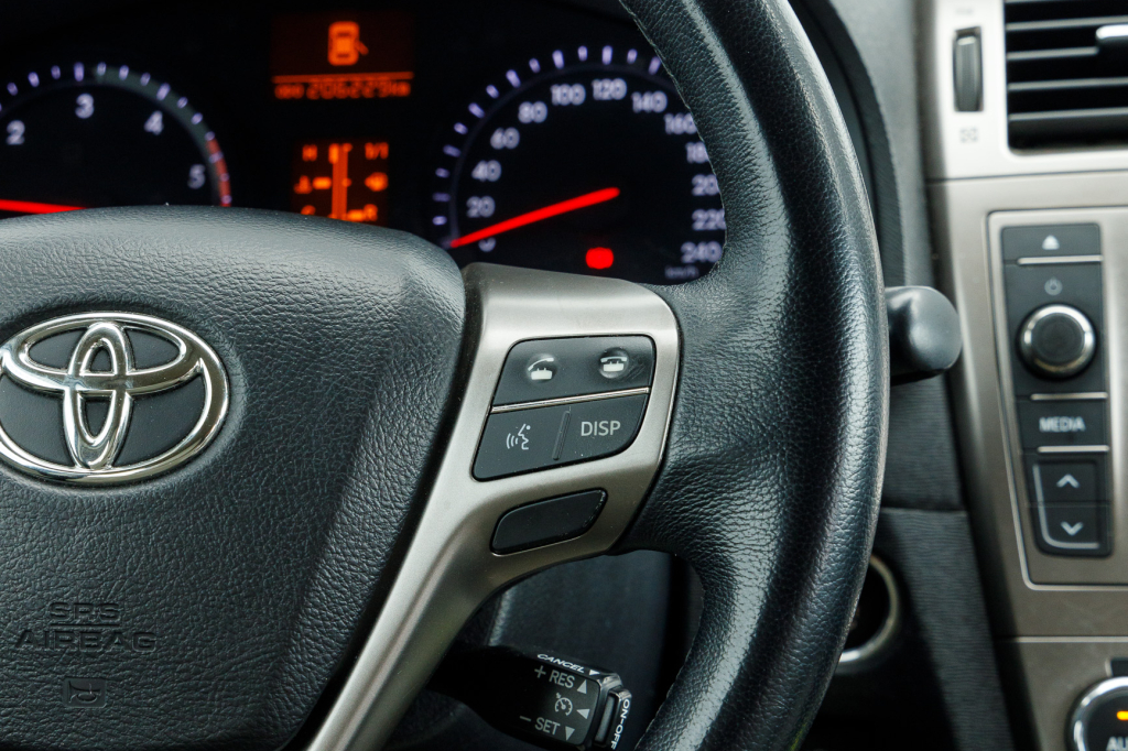 Toyota Avensis 2014 фото 15