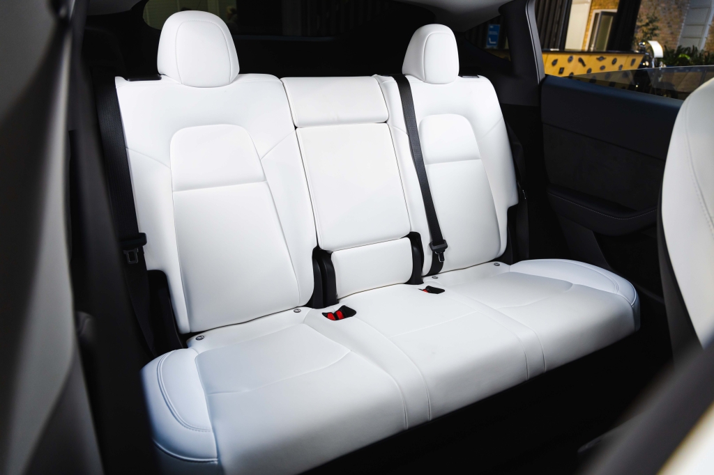 Tesla Model Y Long Range 2024 фото 36