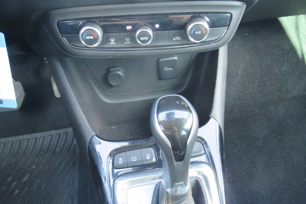 Opel Crossland X 2020 фото 8