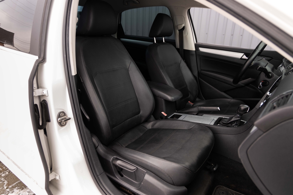 Volkswagen Passat 2012 photo 28