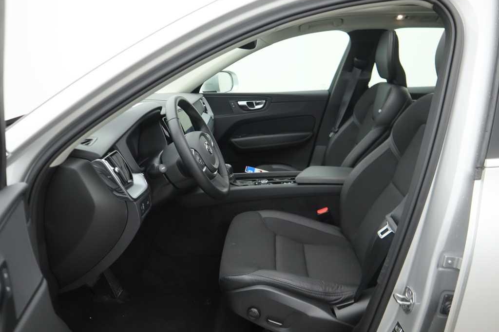 Volvo XC60 2019 фото 5