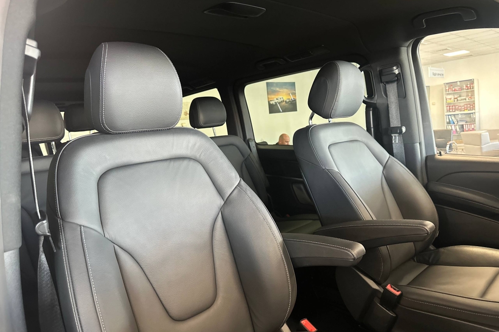 Mercedes-Benz V-Class 300d Extra Long 2023 фото 11