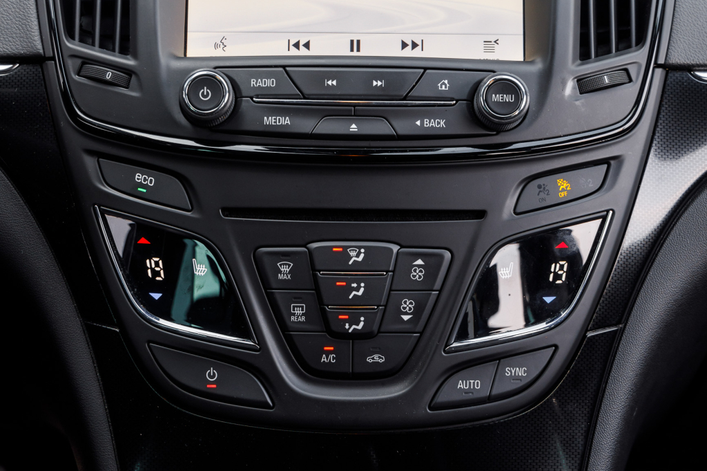 Opel Insignia photo 16