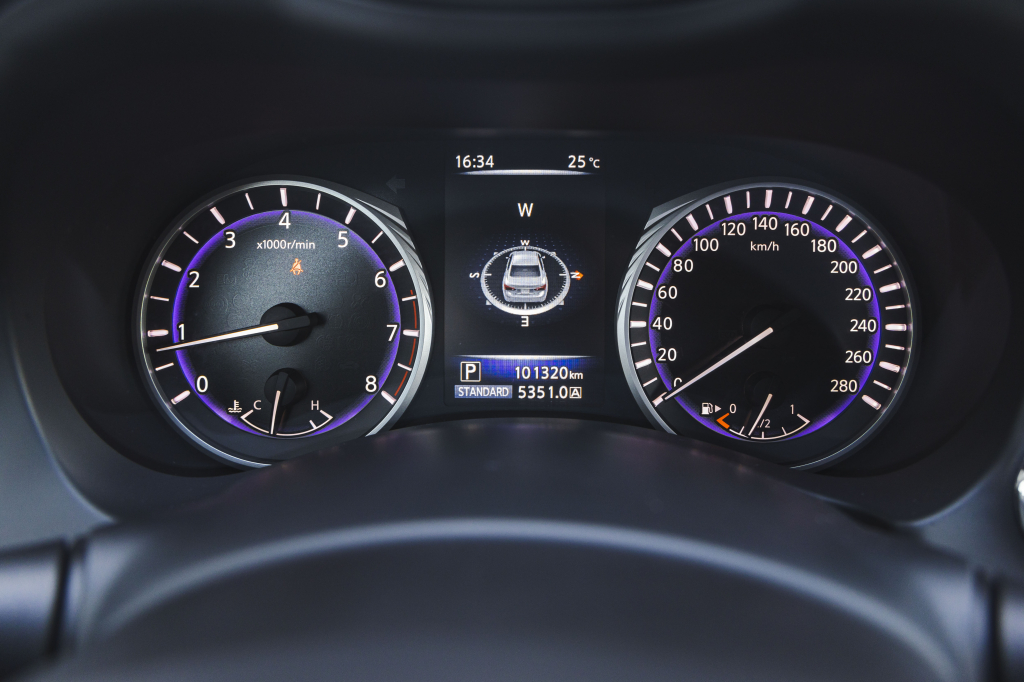 Infiniti Q50 2017 фото 20