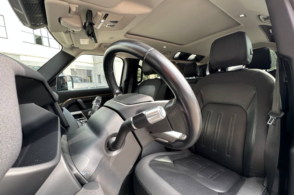 Land Rover Defender 2020 photo 13