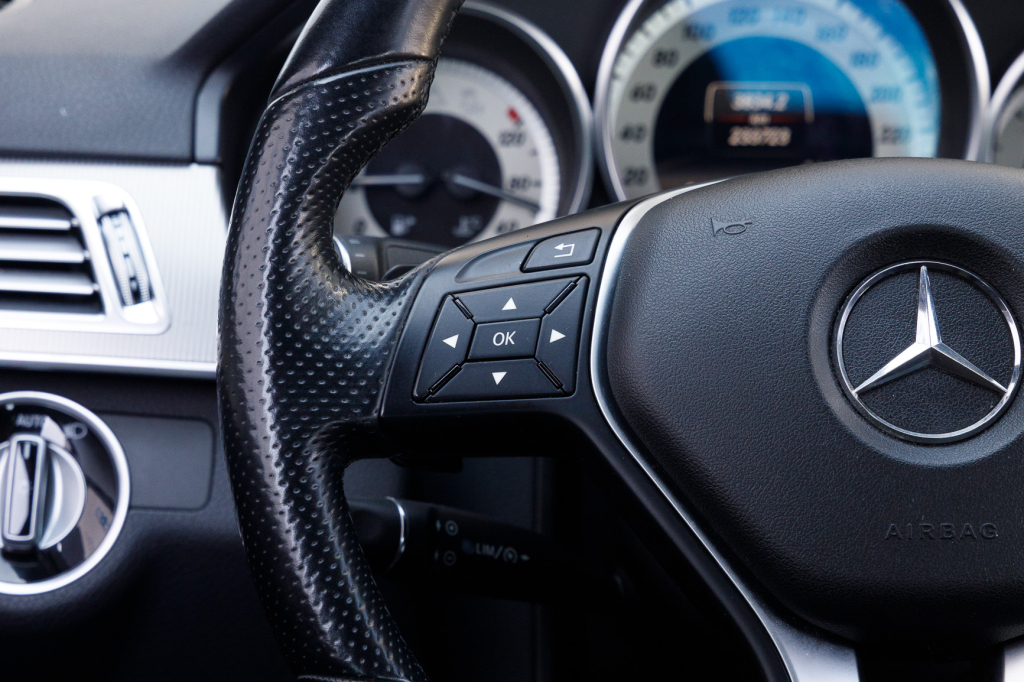 Mercedes-Benz  E220 2013 photo 11