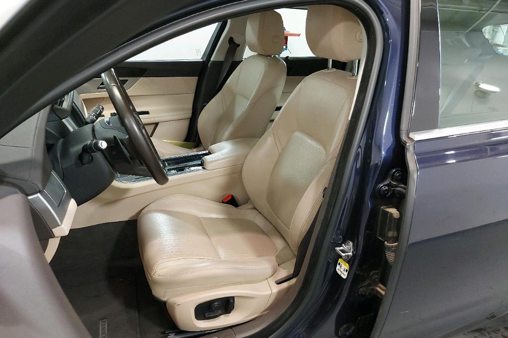 Jaguar XF Sportbrake 2018 photo 8