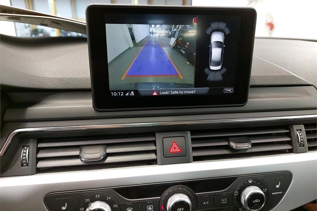 Audi A4 2018 фото 8