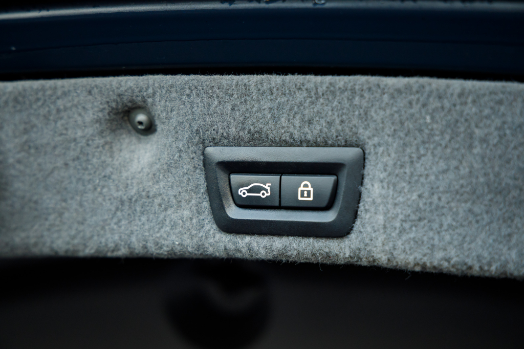 BMW 740 Li 2011 photo 34