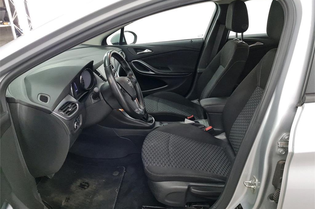 Opel Astra Sports Tourer 2017 фото 6