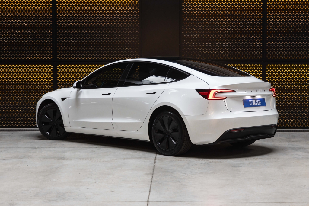 Tesla Model 3 2024 фото 11