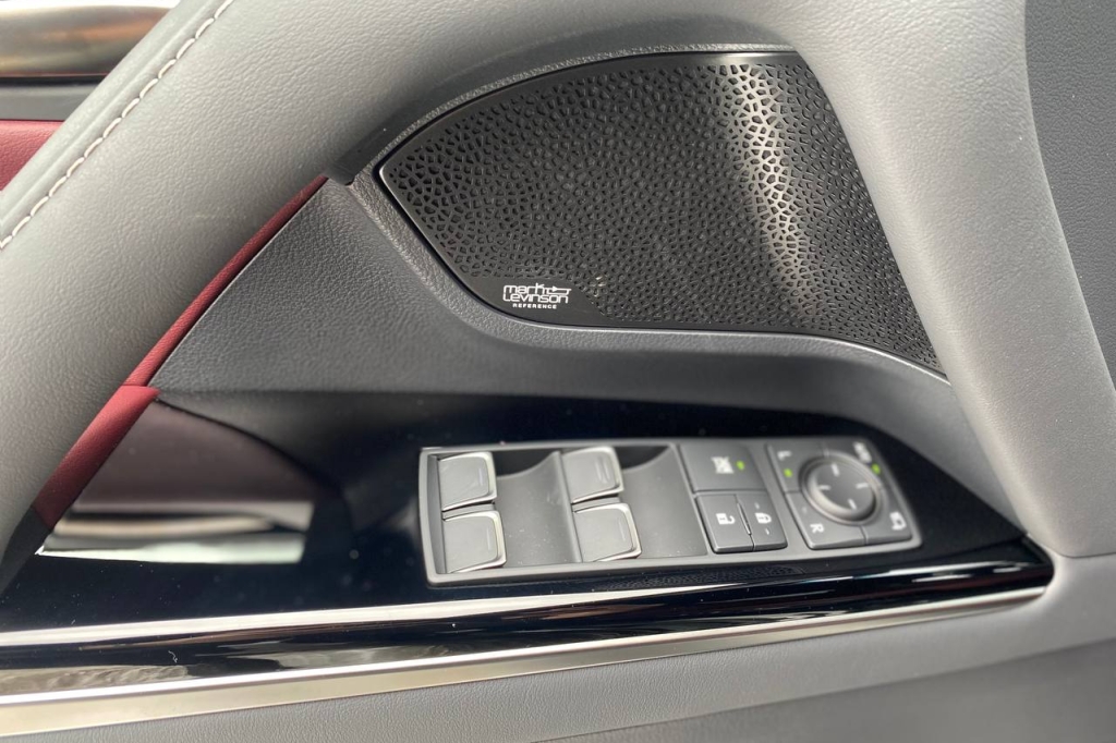 Lexus LX 500d 2022 photo 9