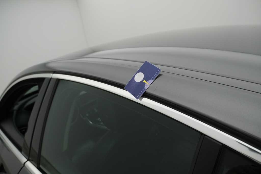 Jaguar XE 2015 фото 34