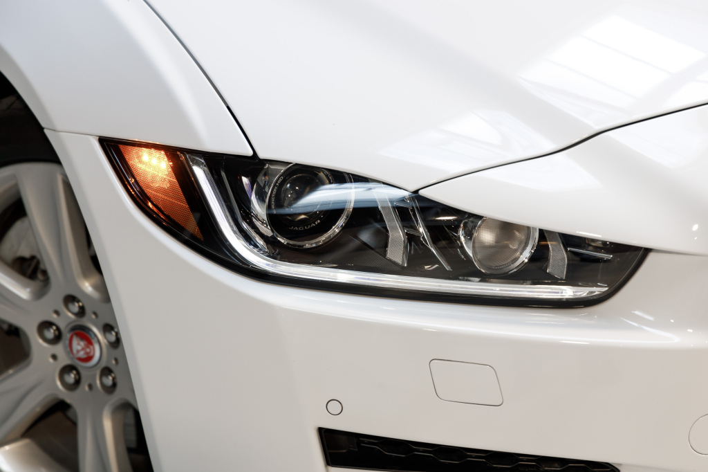 Jaguar XE 25T 2017 photo 10