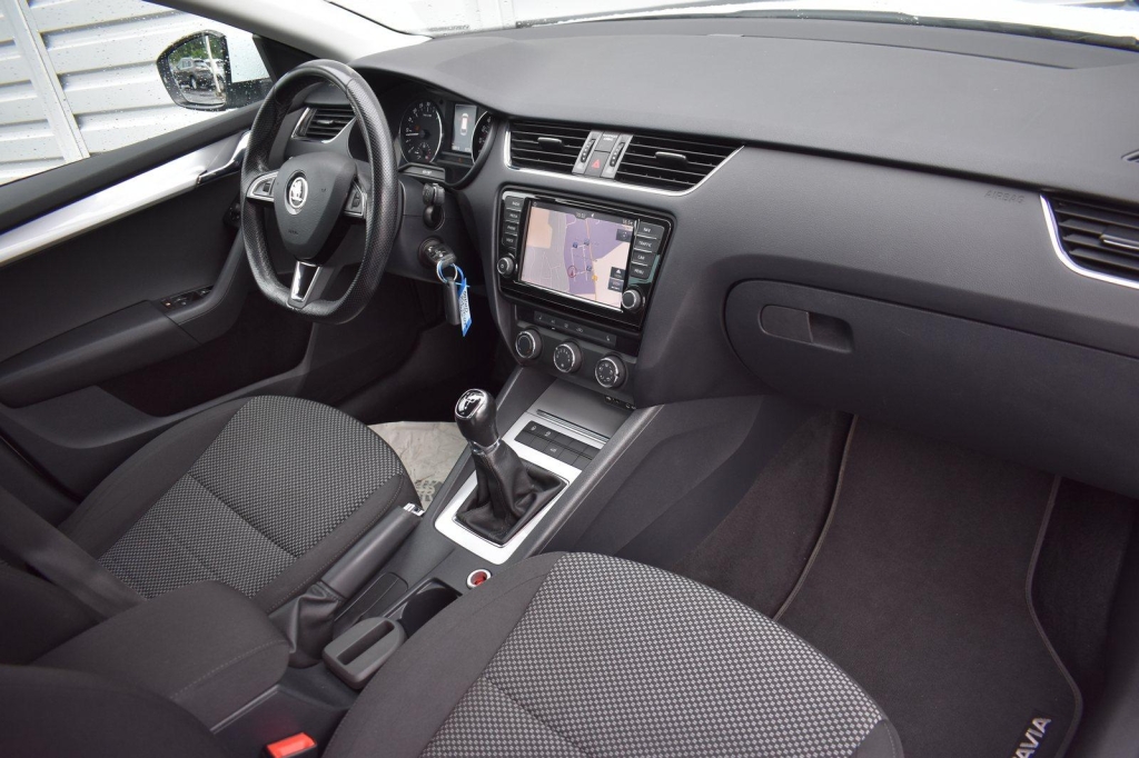 Skoda Octavia Combi 2016 фото 2