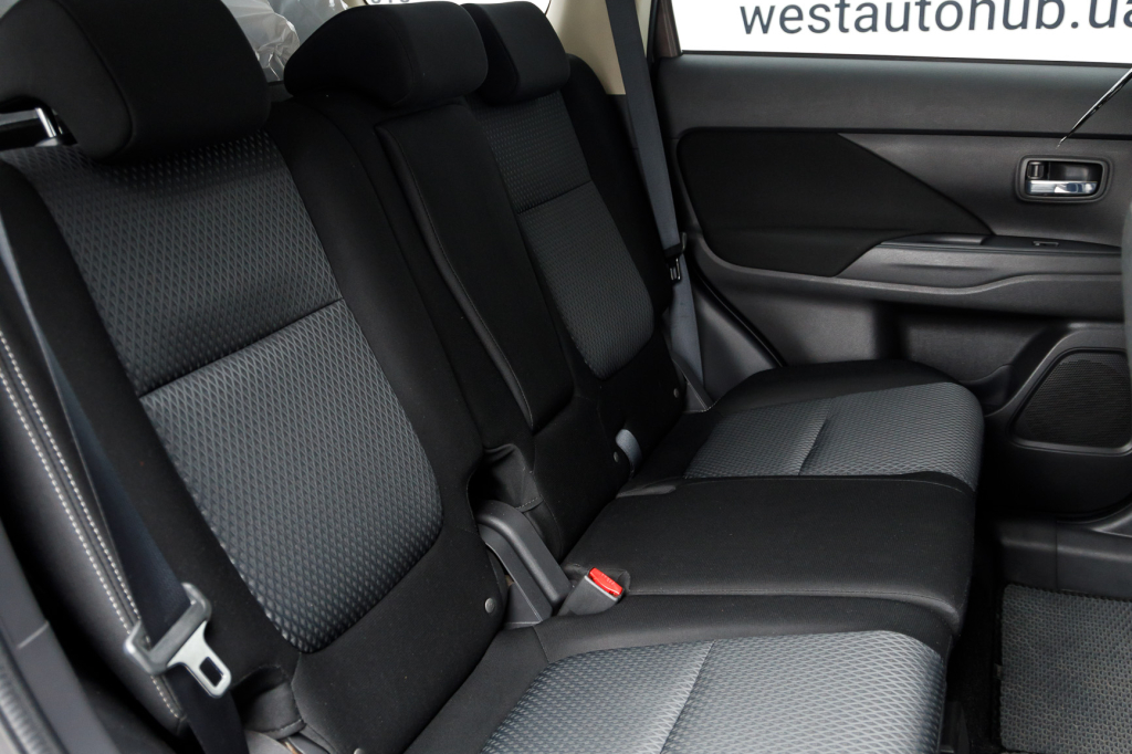 Mitsubishi Outlander 2018 фото 28