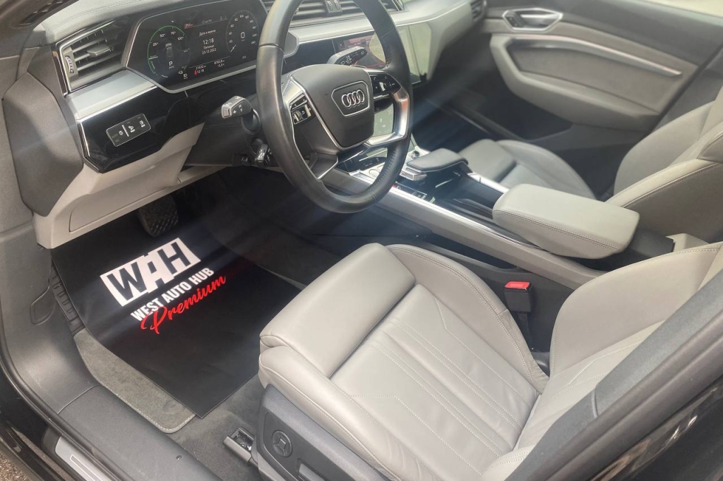 Audi e-tron 2019 фото 8