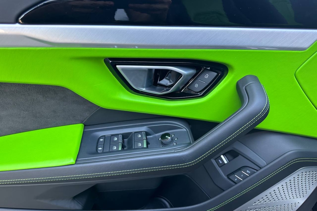 Lamborghini Urus 2019 фото 14