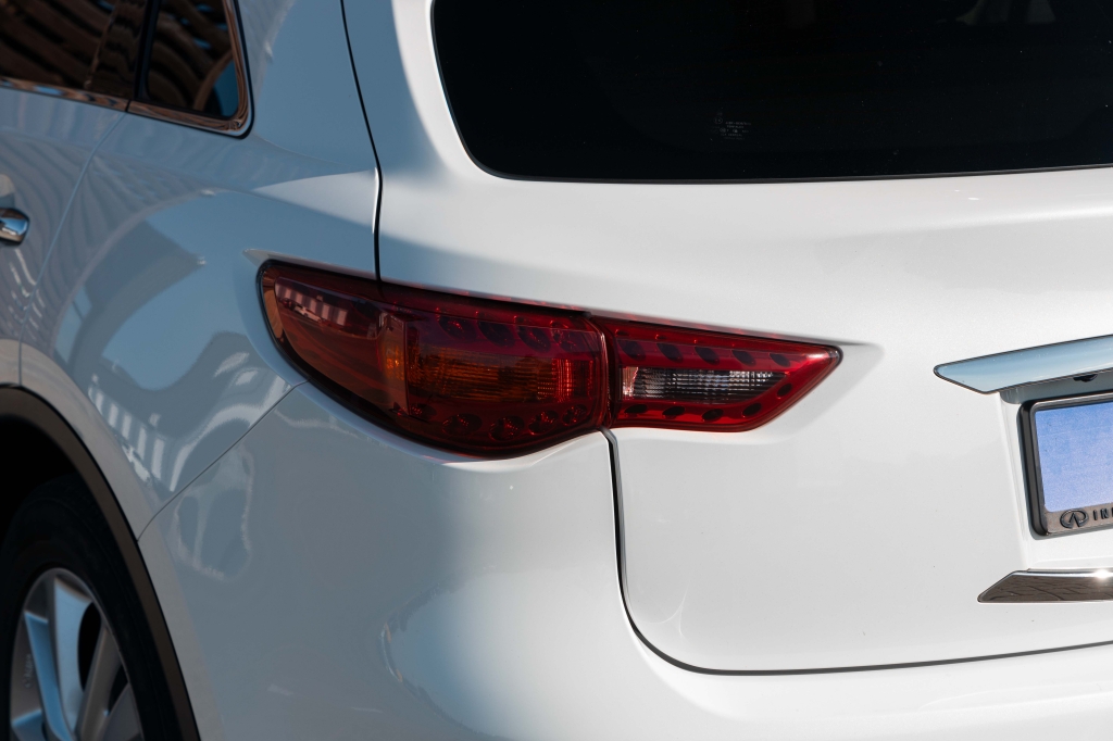 Infiniti QX70 2015 фото 10