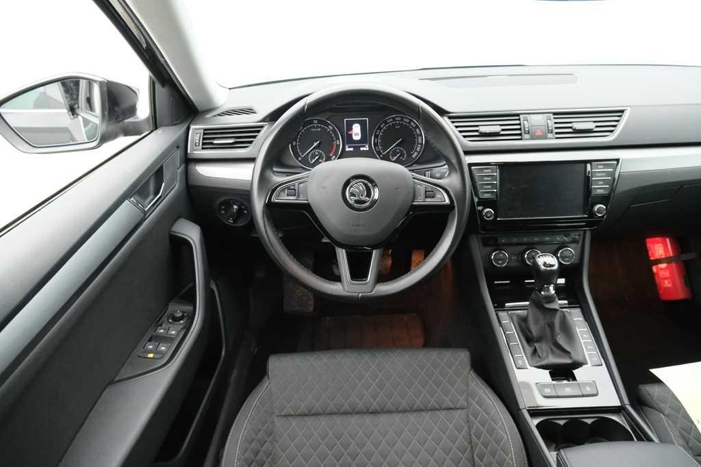 Skoda Superb 2017 photo 6