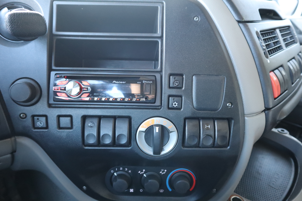 DAF XF 105 460 2011 photo 13