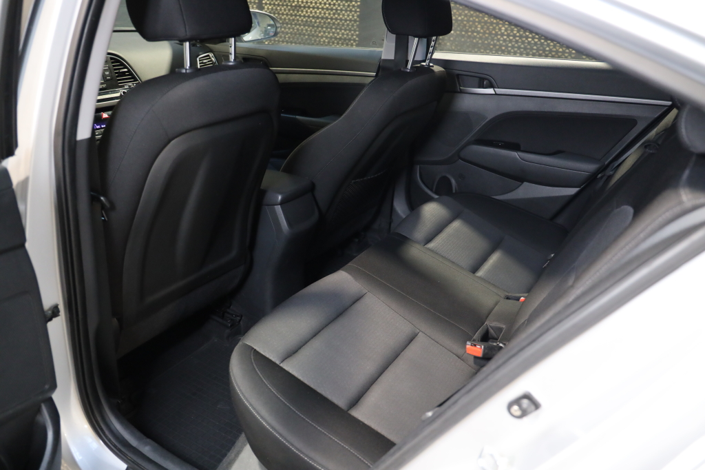 Hyundai Elantra 2016 фото 33