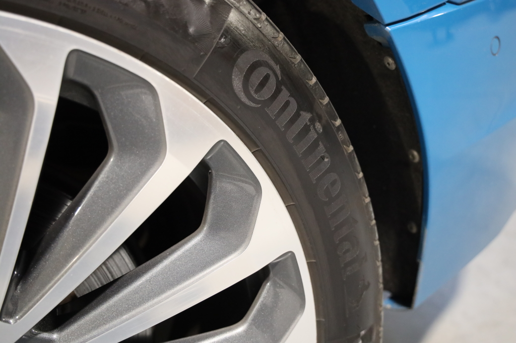 Audi e-tron S 2020 фото 37