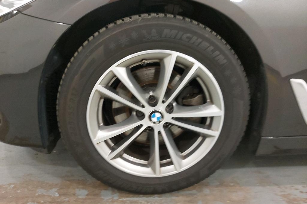 BMW 5 Series 2018 photo 24