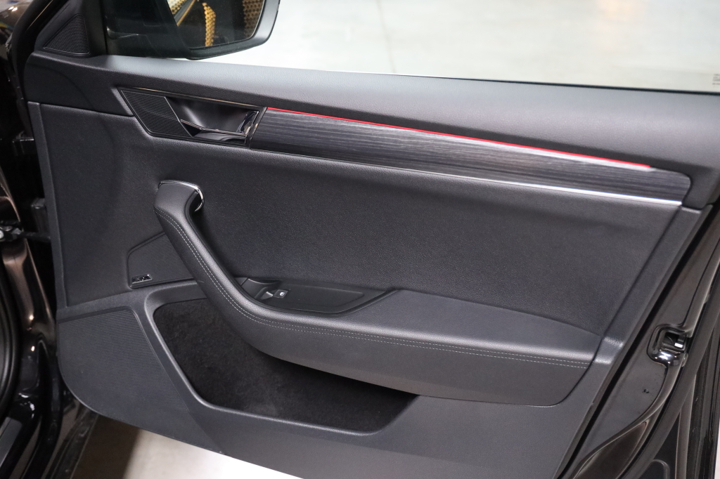 Skoda Superb 2022 фото 19