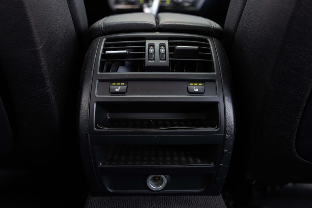 BMW 5 Series 2011 фото 31