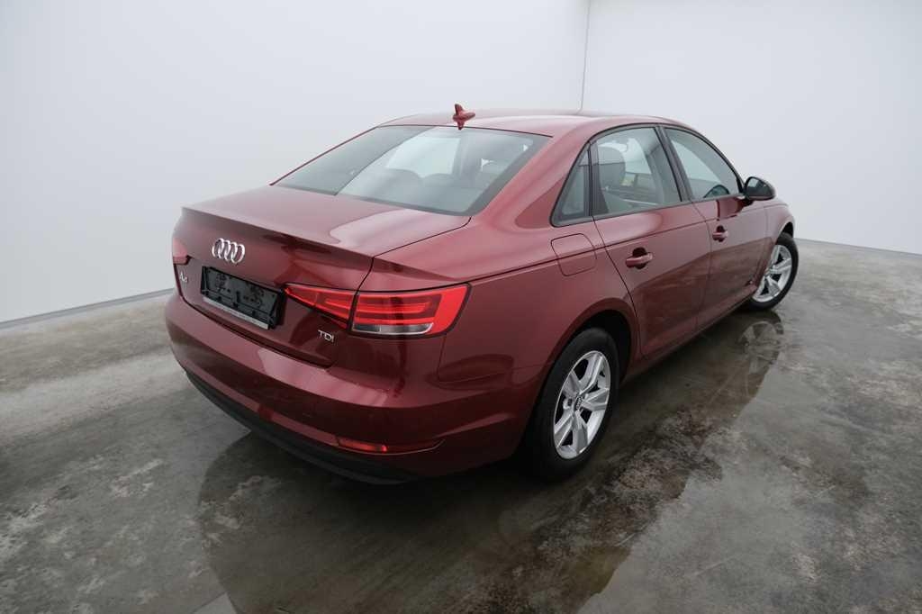 Audi A4 2017 фото 4